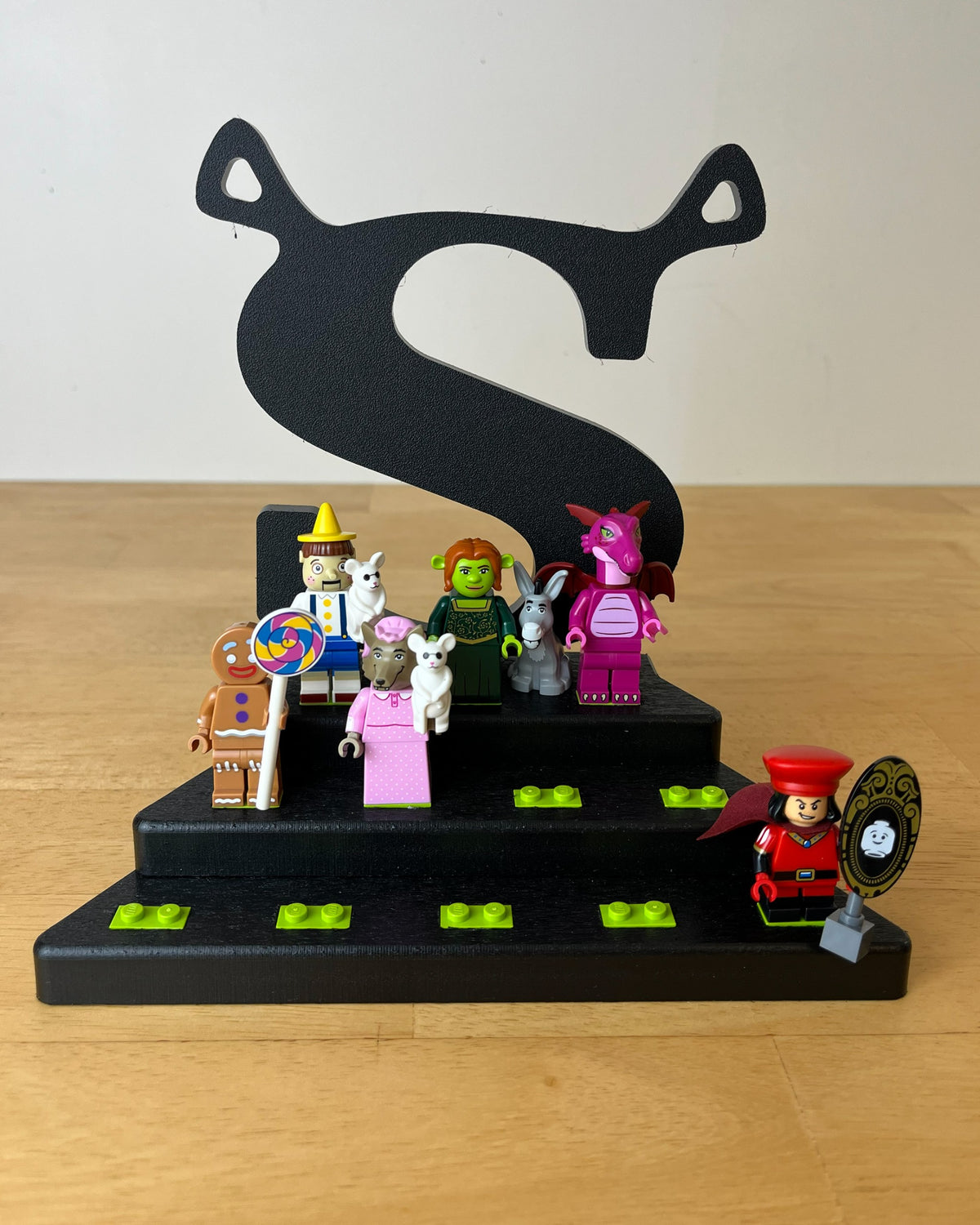 Themed Display - "S" with Ears