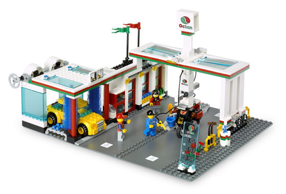7993 Service Station- missing car, bike, and 2 figs