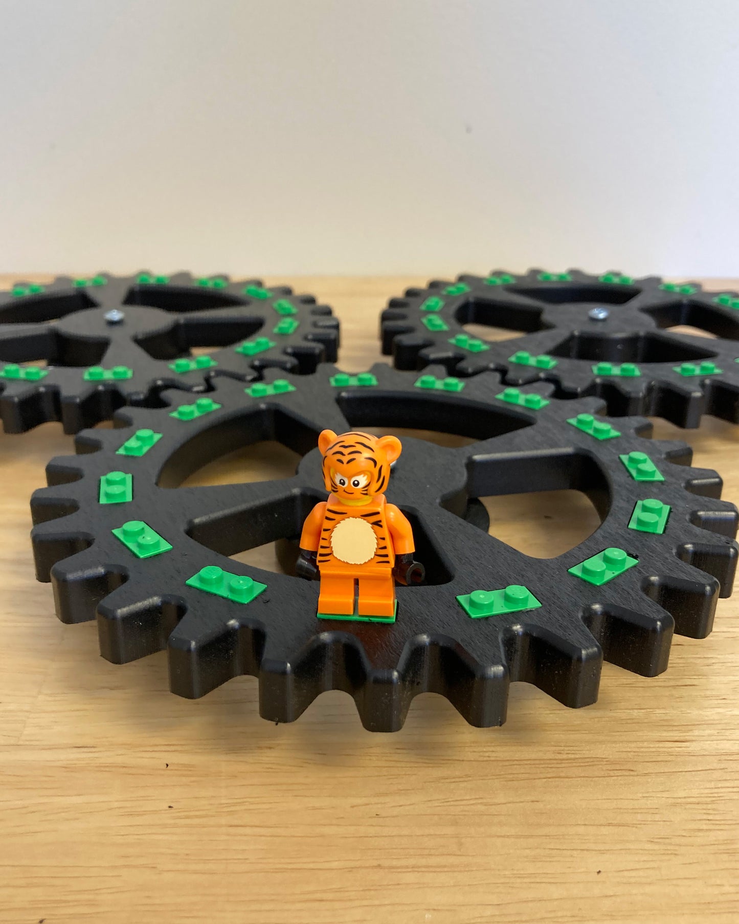 LARGE Single Gear - Bright Green