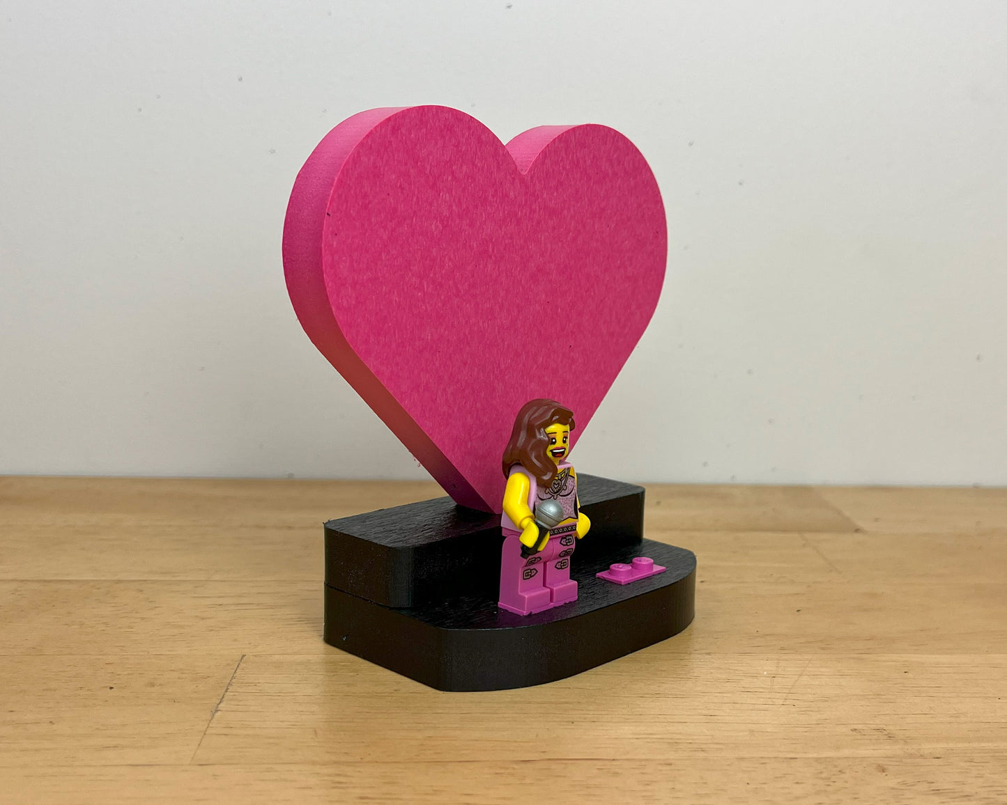 Themed Display - Heart - Dark Pink